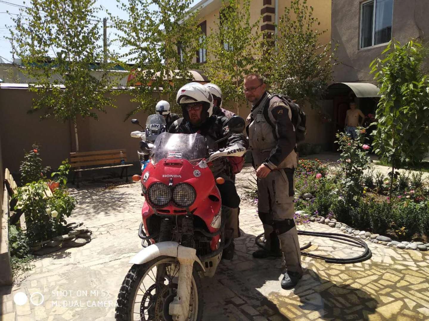 Saima Guest House Osh Exterior foto